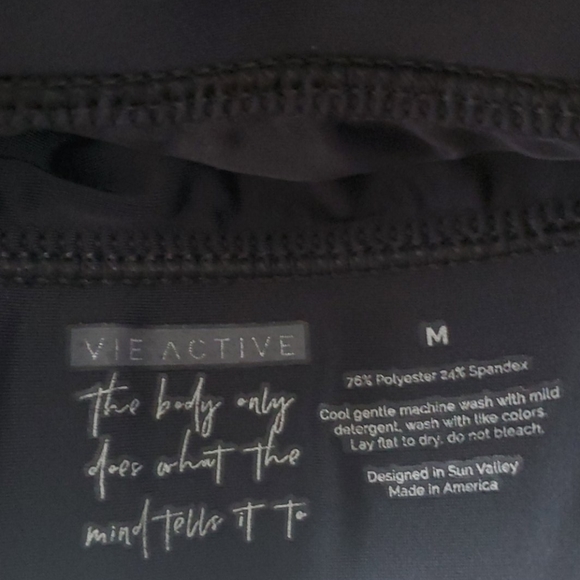 Vie Active Black Camo Bra - Picture 3 of 4